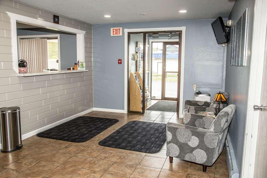 Americas Best Value Inn & Suites Detroit Lakes Beltér fotó